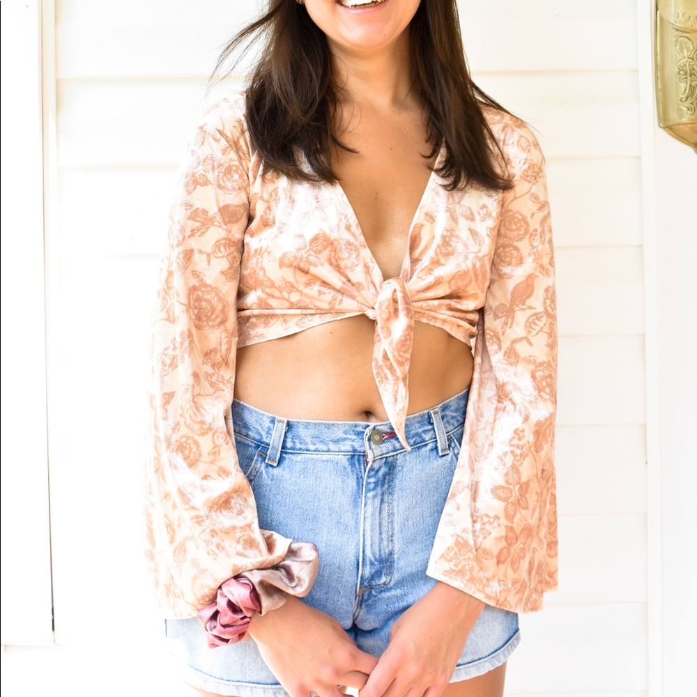 Silky tie around top